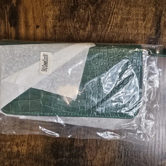 Green Croc-Embossed Zip Wallet - Picture 4 of 5